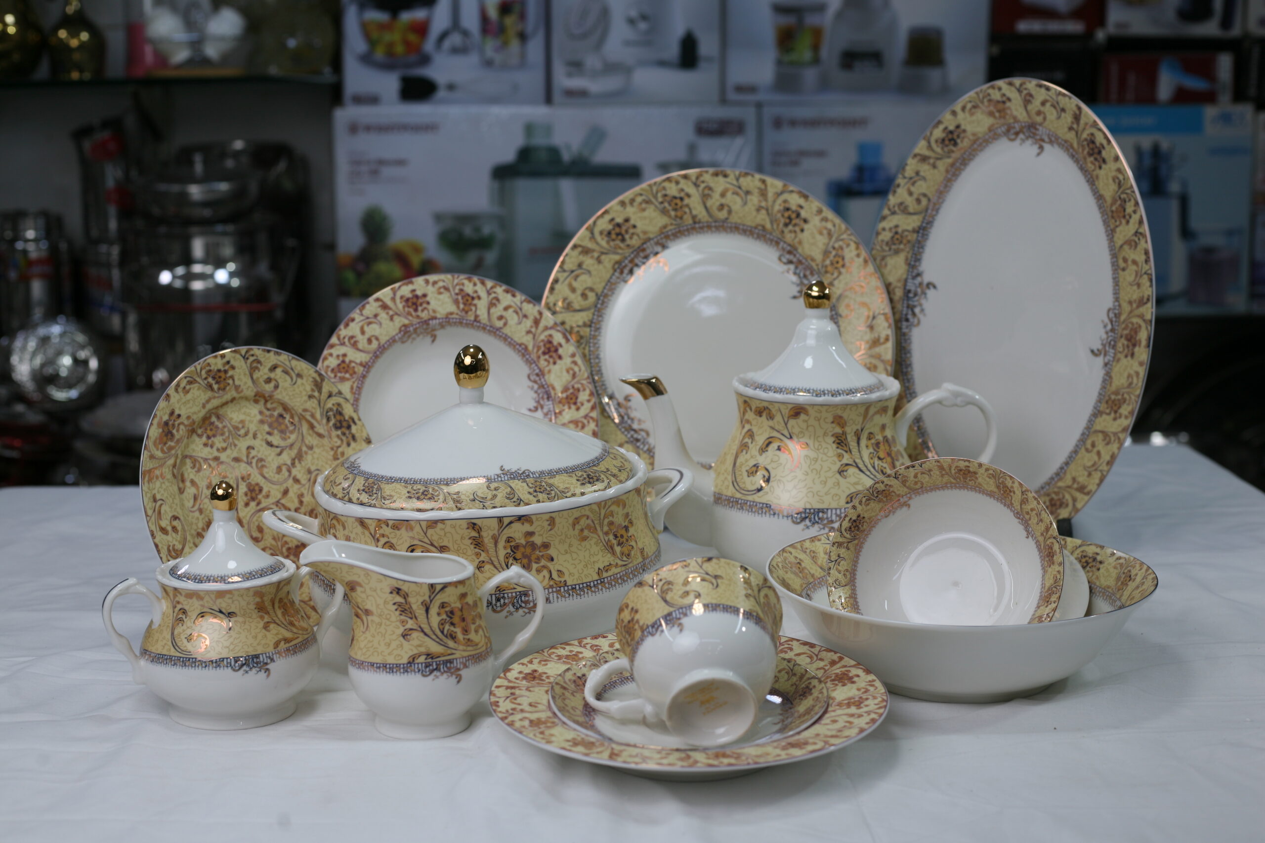 Royal Gold Baroque Floral Pattern 61 Pcs Bone China